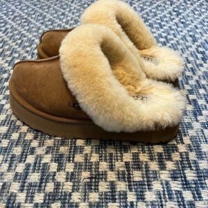 Ugh Disquette Platform Slip -On size 8